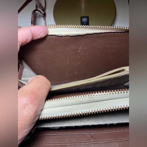 Michael Kors Double Zipper Jet Set Wallet - Picture 5 of 12